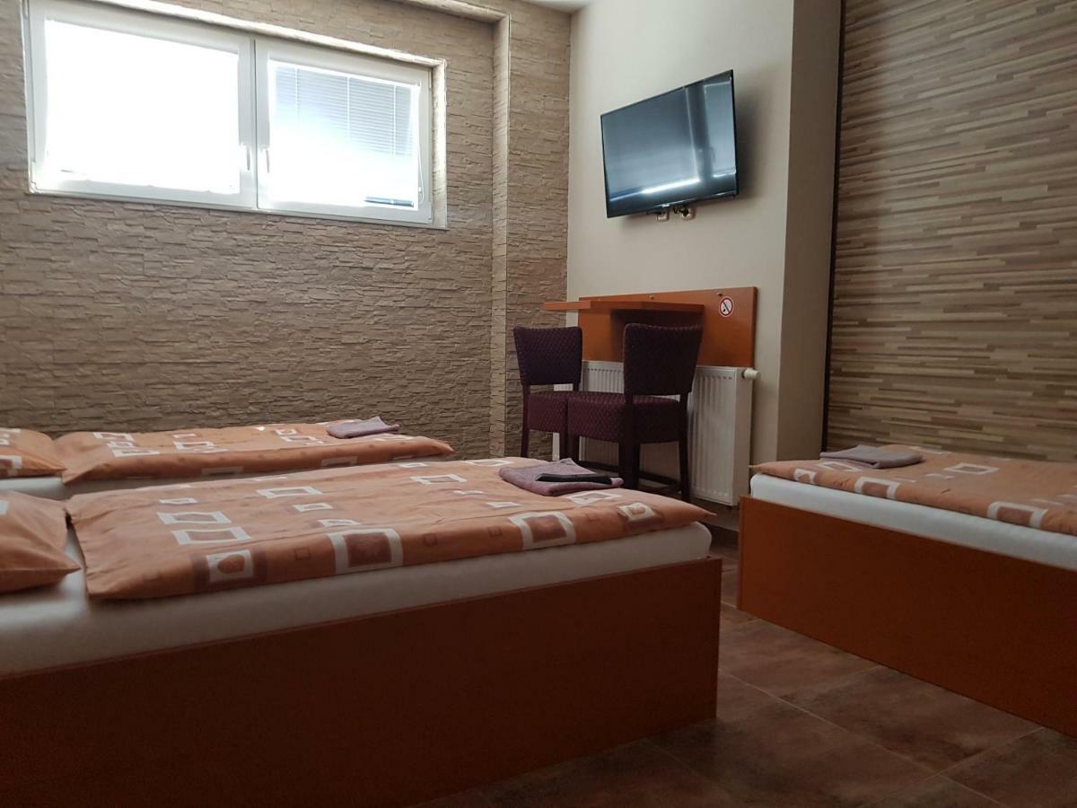 Penzion Hudebka Louny Buitenkant foto