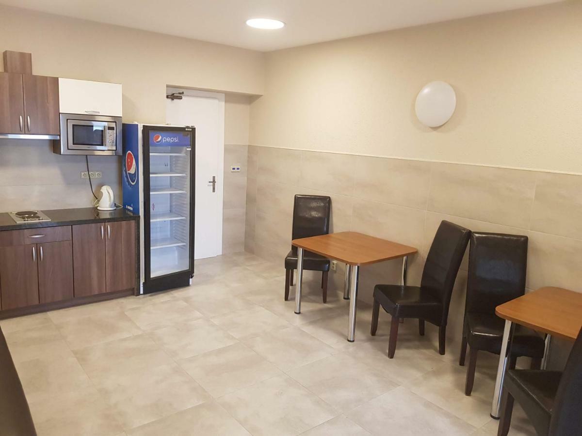 Penzion Hudebka Louny Buitenkant foto